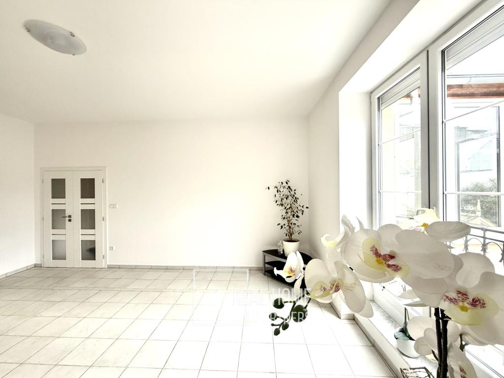Prodej bytu 2+1 86 m² – pohled 2