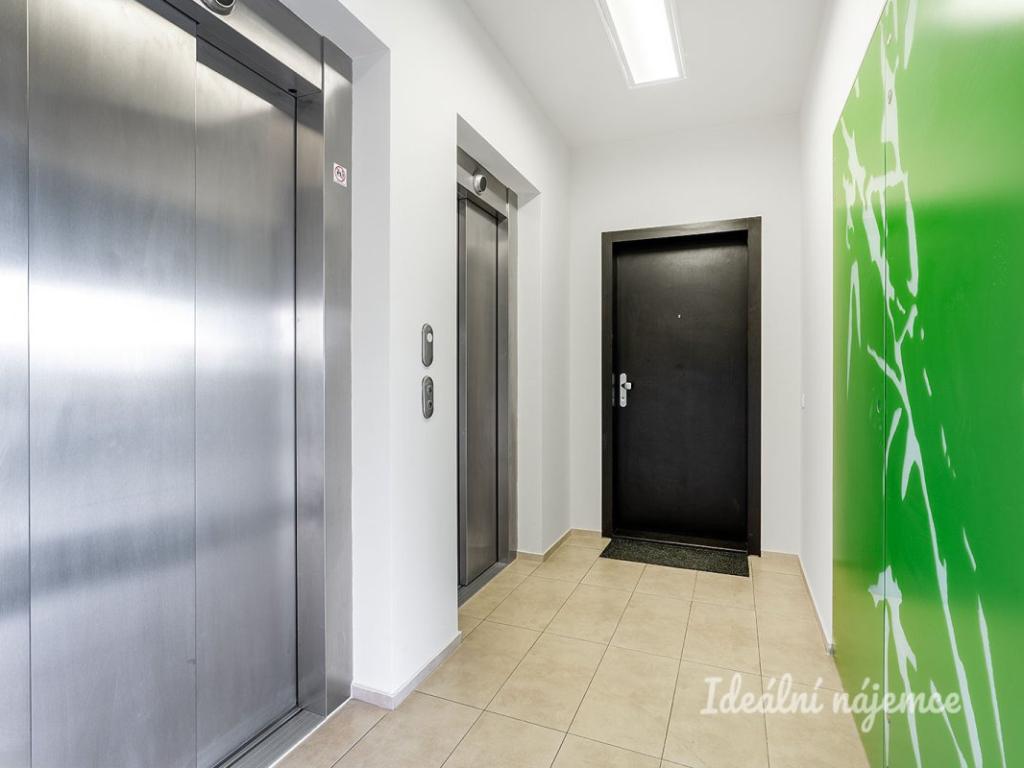 Pronájem bytu 2+kk 64 m2, Praha – náhled fotky 15