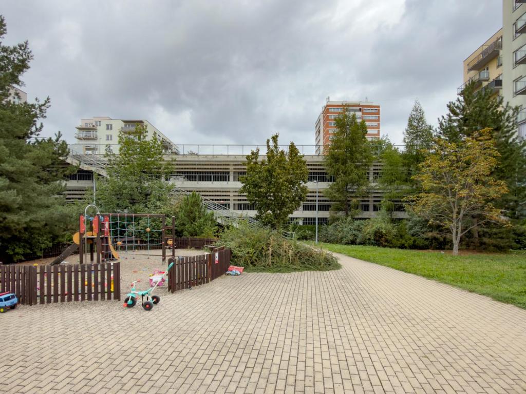 Prodej bytu 2+kk 49 m2, Praha – náhled fotky 32