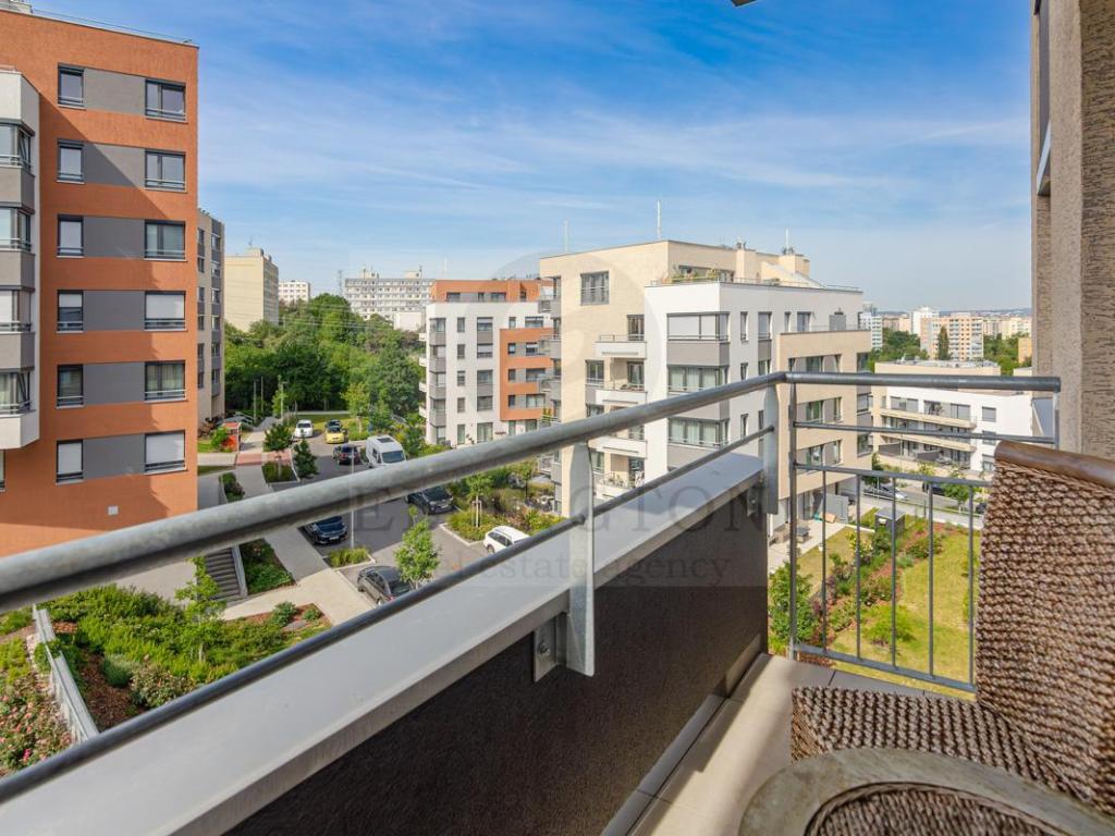 Prodej bytu 1+kk 36 m2, Praha – náhled fotky 10