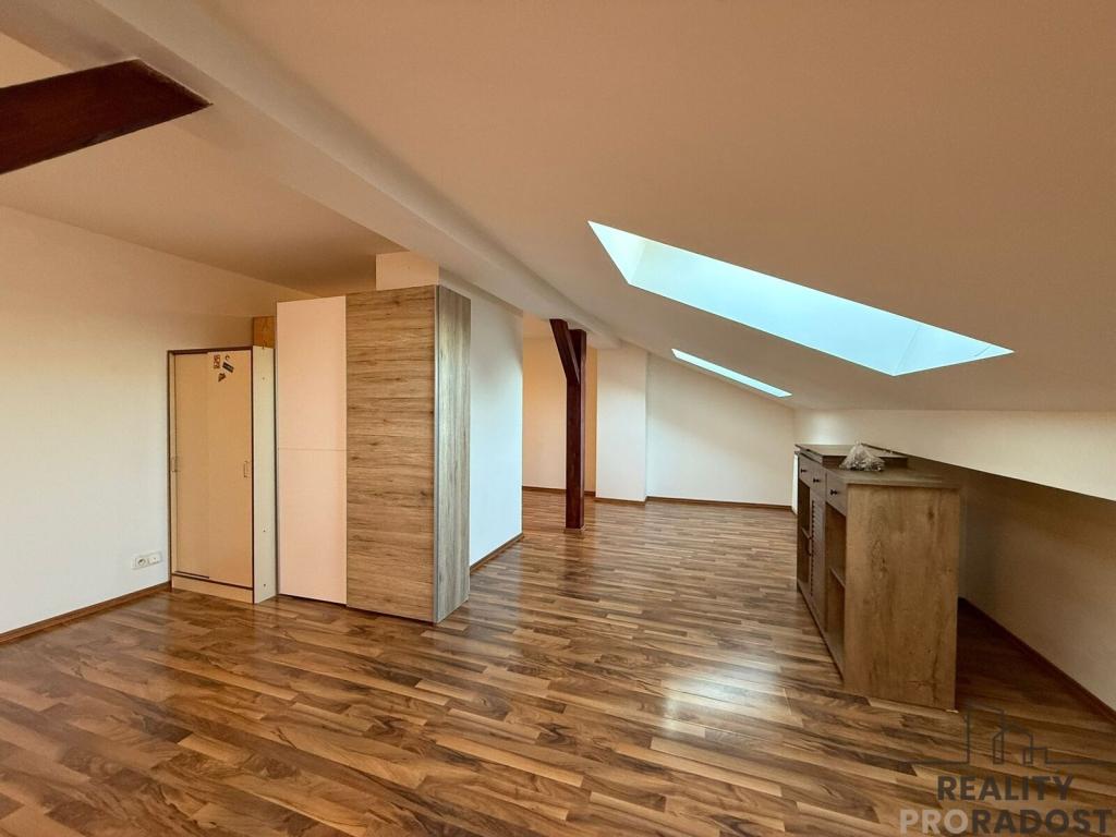 Pronájem bytu 2+kk 60 m2