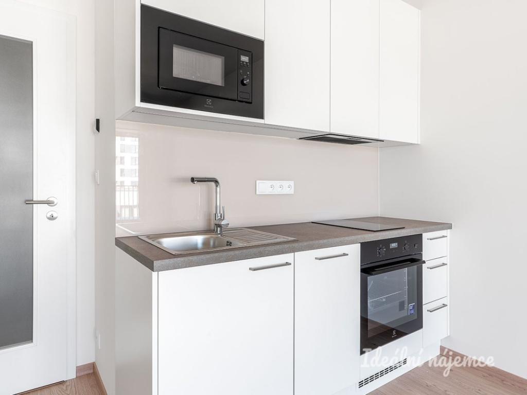 Pronájem bytu 1+kk 32 m2