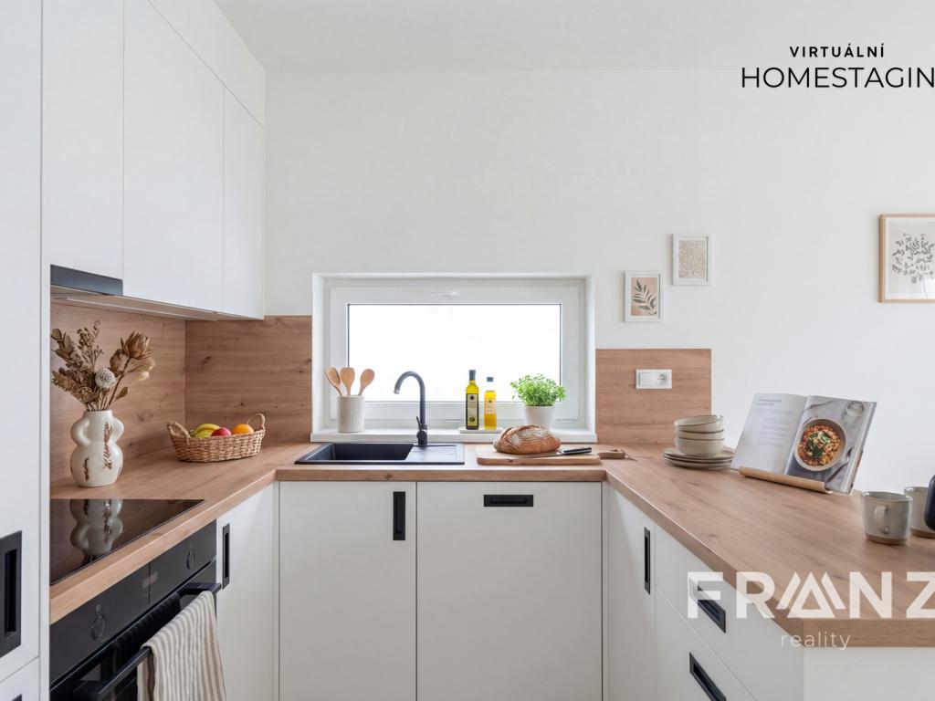 Pronájem bytu 2+kk 43 m² – pohled 2