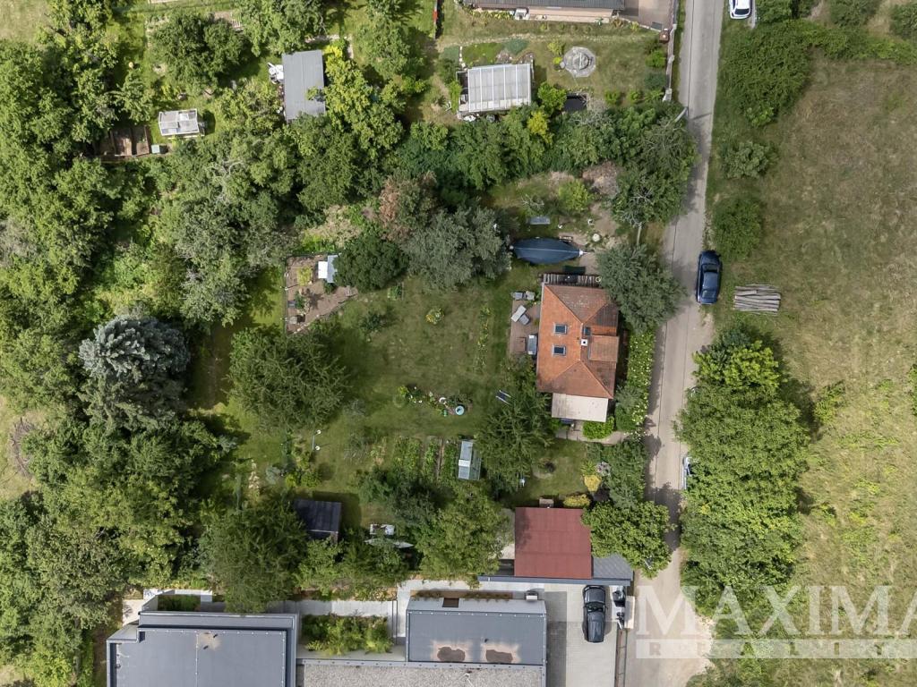 Prodej pozemku 890 m2