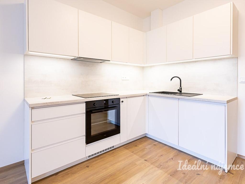 Pronájem bytu 1+kk 34 m2