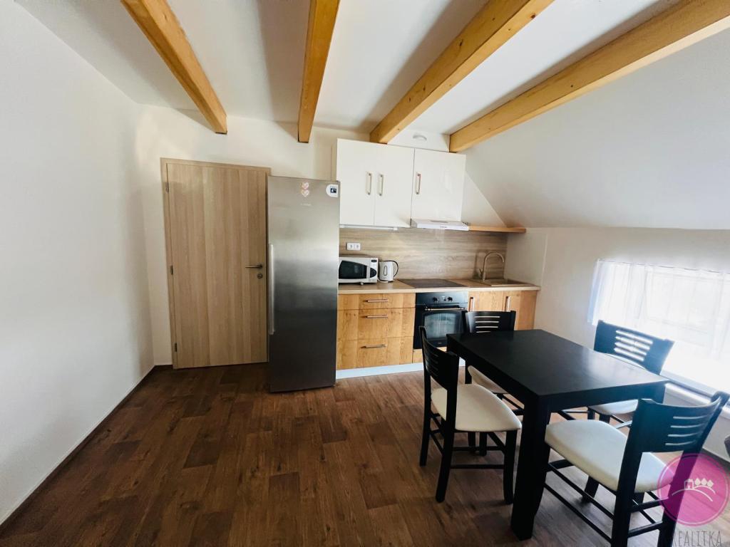 Pronájem 2+kk, Hlušovice - Okružní, 15000 Kč, 42