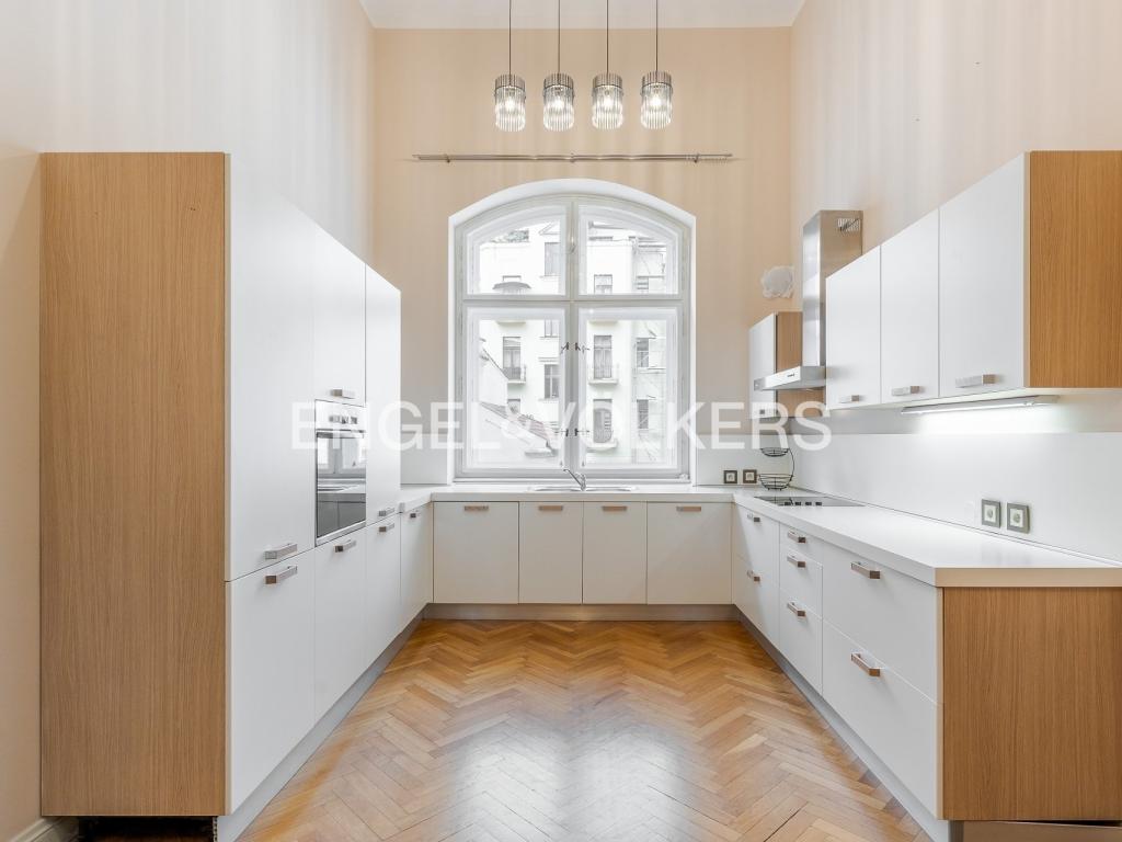 Pronájem bytu 6 a více 210 m2