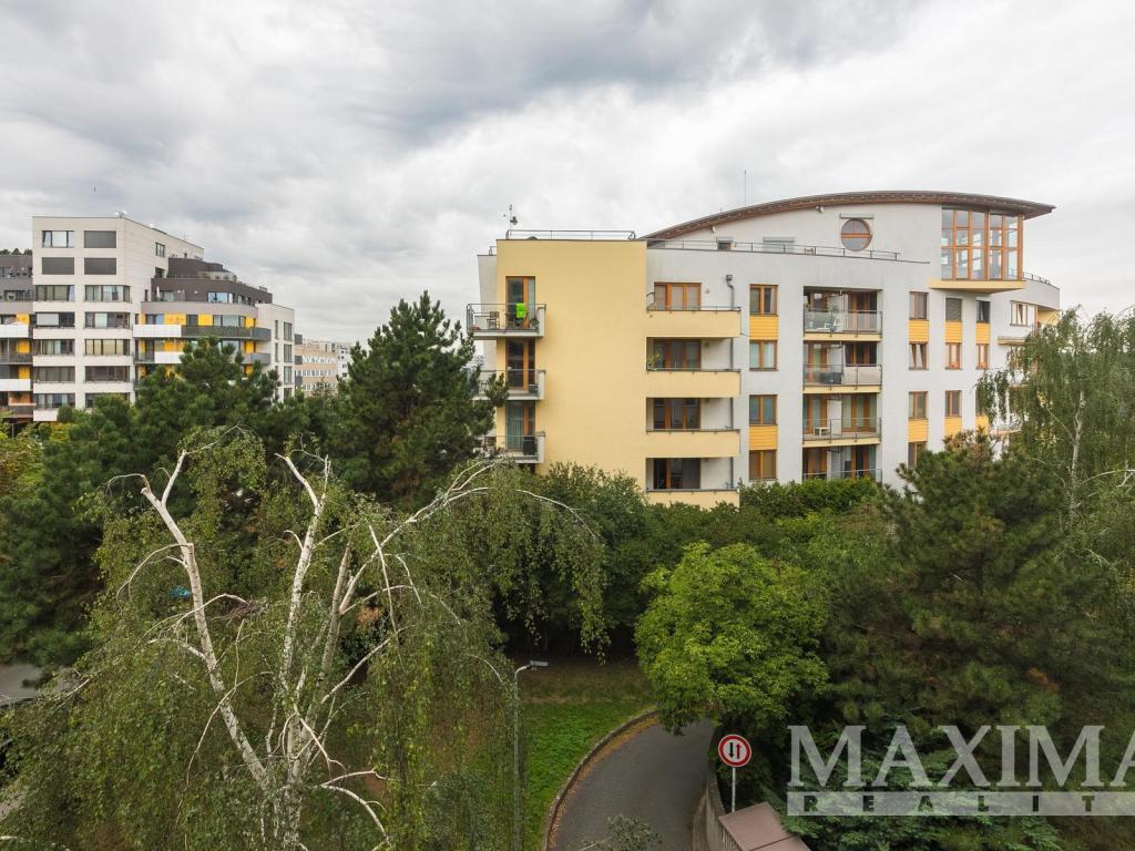 Pronájem bytu 3+kk 75 m2, Praha – náhled fotky 28
