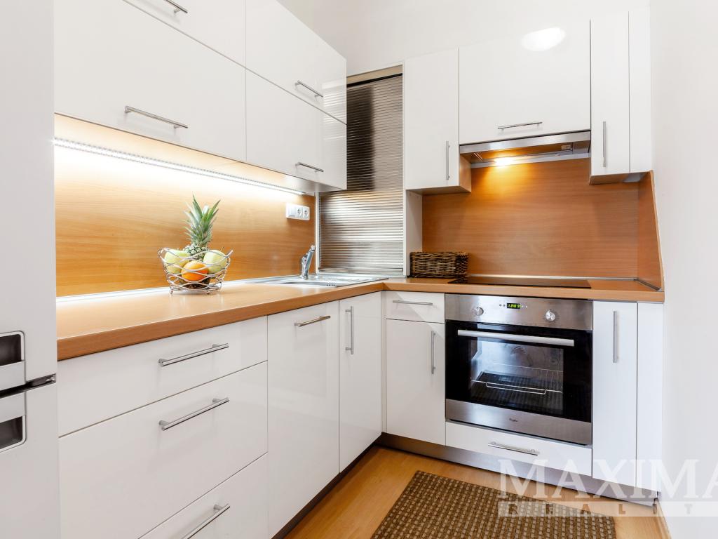 Pronájem bytu 1+kk 34 m2