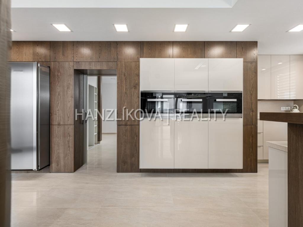 Prodej bytu 6 a více 303 m2