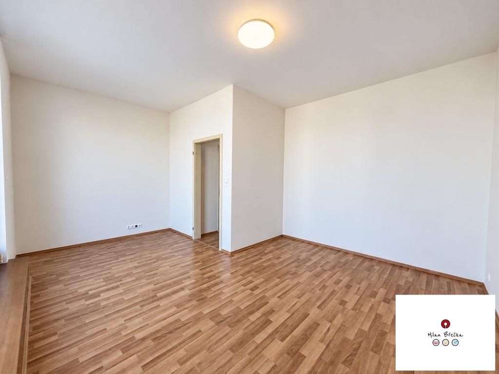 Pronájem bytu 2+kk 73 m2, Praha – náhled fotky 15