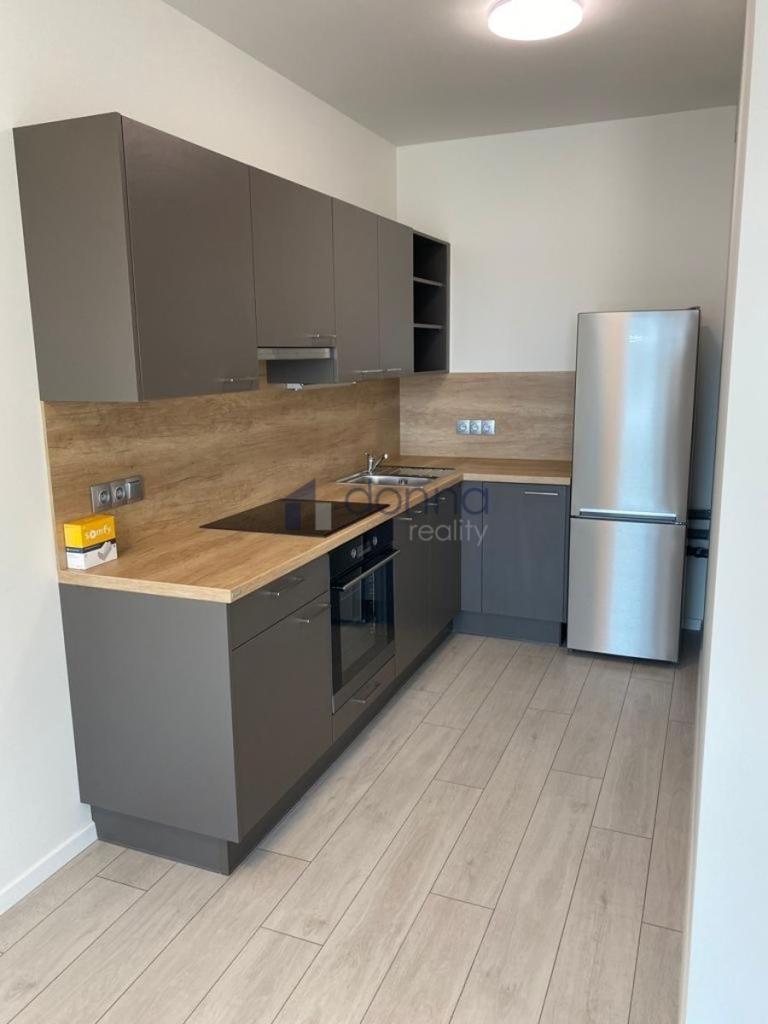Pronájem bytu 2+kk 56 m2, Praha – náhled fotky 3