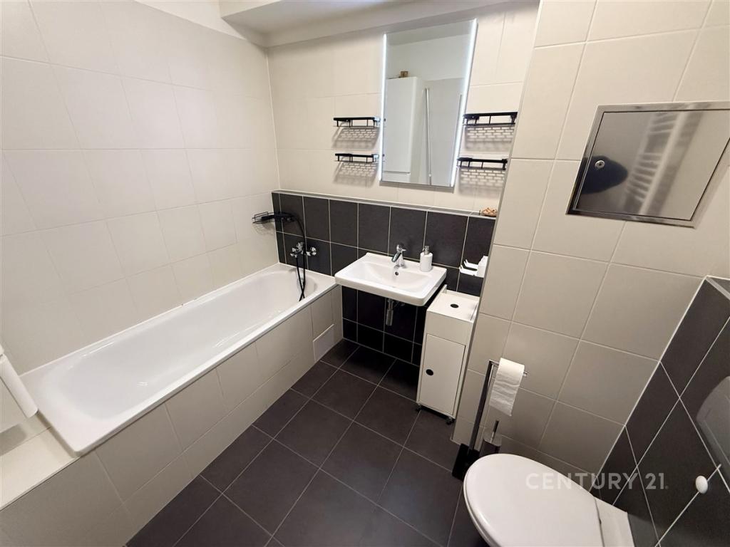 Pronájem bytu 1+kk 40 m2