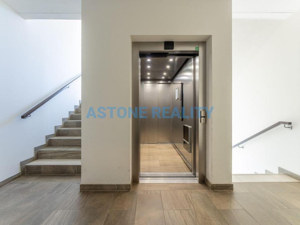 Prodej bytu 1+kk 36 m2, Praha – náhled fotky 21