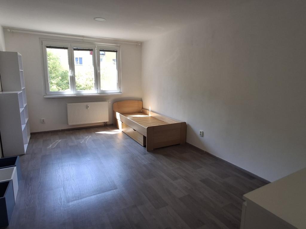 Pronájem bytu 3+kk 74 m² – pohled 3