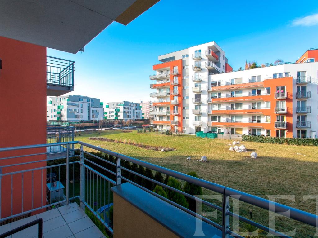 Pronájem bytu 1+kk 39 m2, Praha – náhled fotky 13