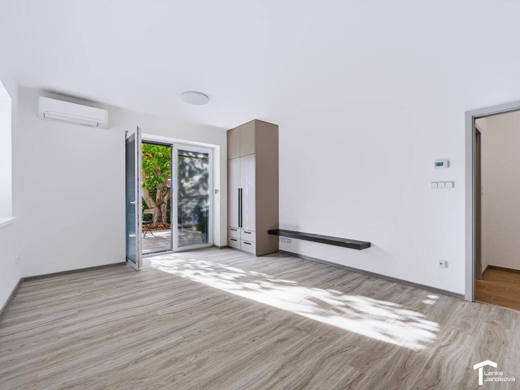 Pronájem bytu 1+kk 32 m2