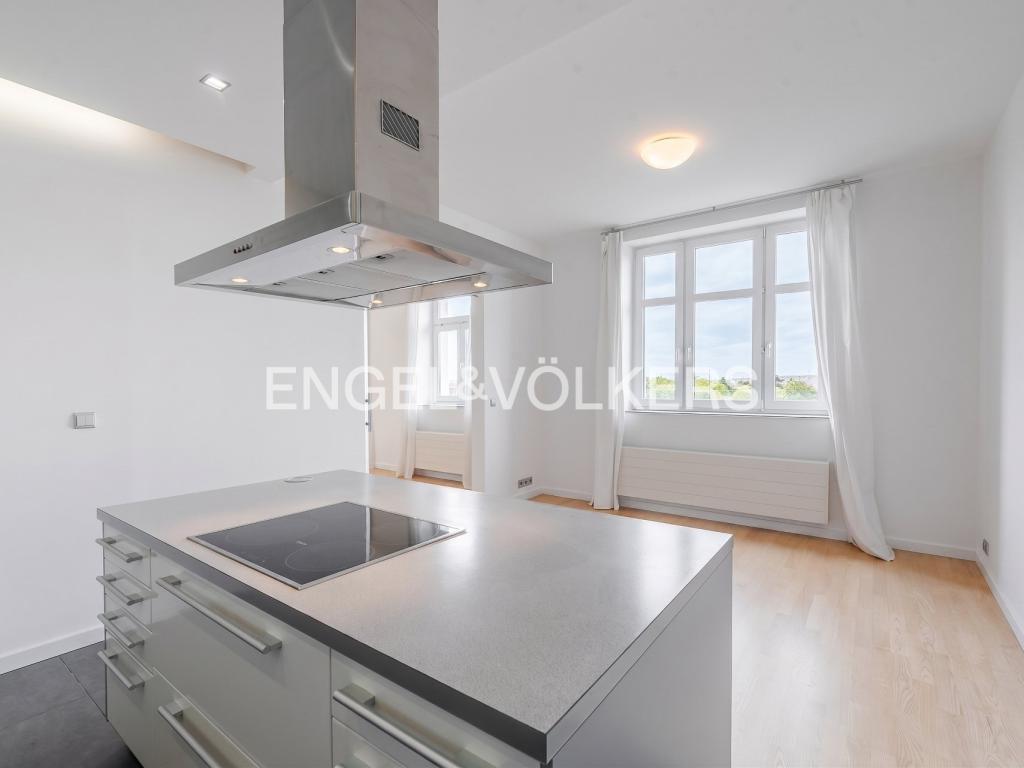 Pronájem bytu 6 a více 204 m2