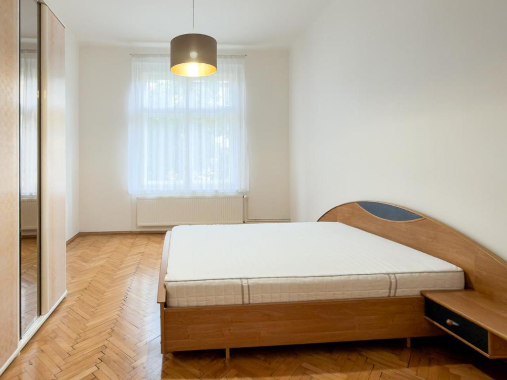 Pronájem bytu 2+1 85 m2, Praha – náhled fotky 7