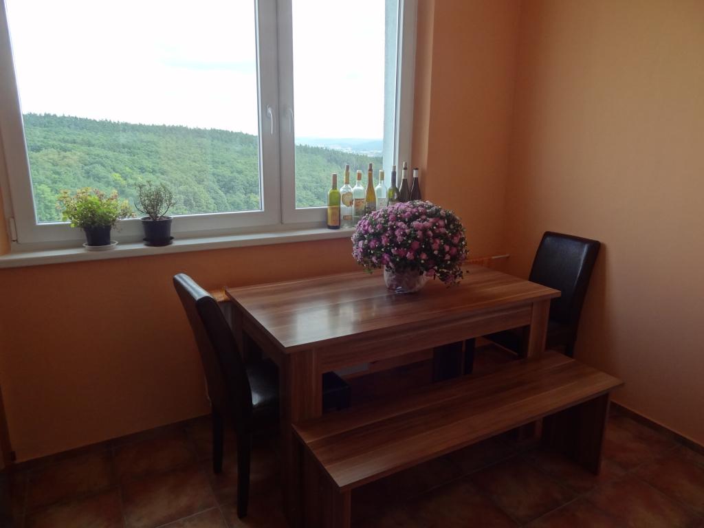 Spolubydleni bytu celý pokoj 75 m2