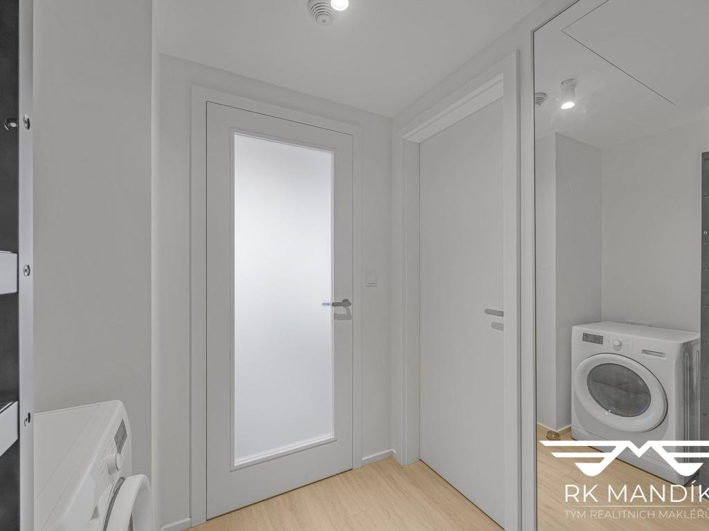 Pronájem bytu 1+kk 28 m2, Praha – náhled fotky 13