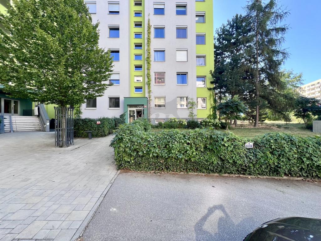 Pronájem bytu 3+1 75 m2, Praha – náhled fotky 17