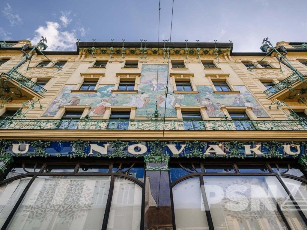 Pronájem bytu atypický 884 m2