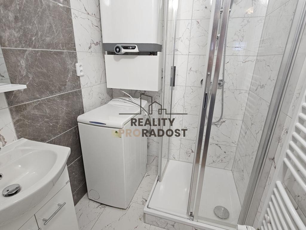 Pronájem bytu 1+kk 28 m2, Hodonín – náhled fotky 3