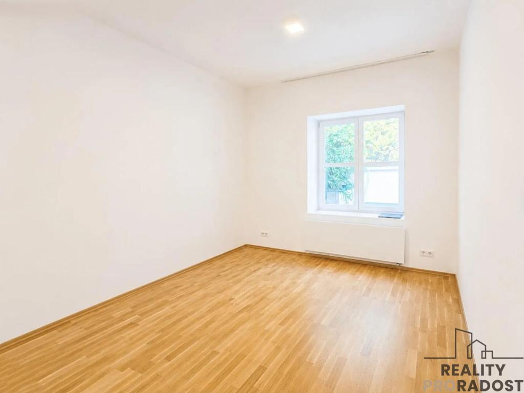 Pronájem bytu pokoj 9 m2