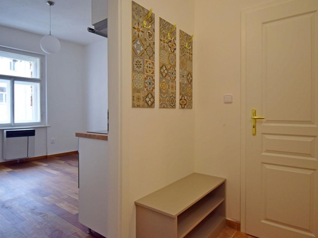 Pronájem bytu 1+kk 23 m2, Praha – náhled fotky 11
