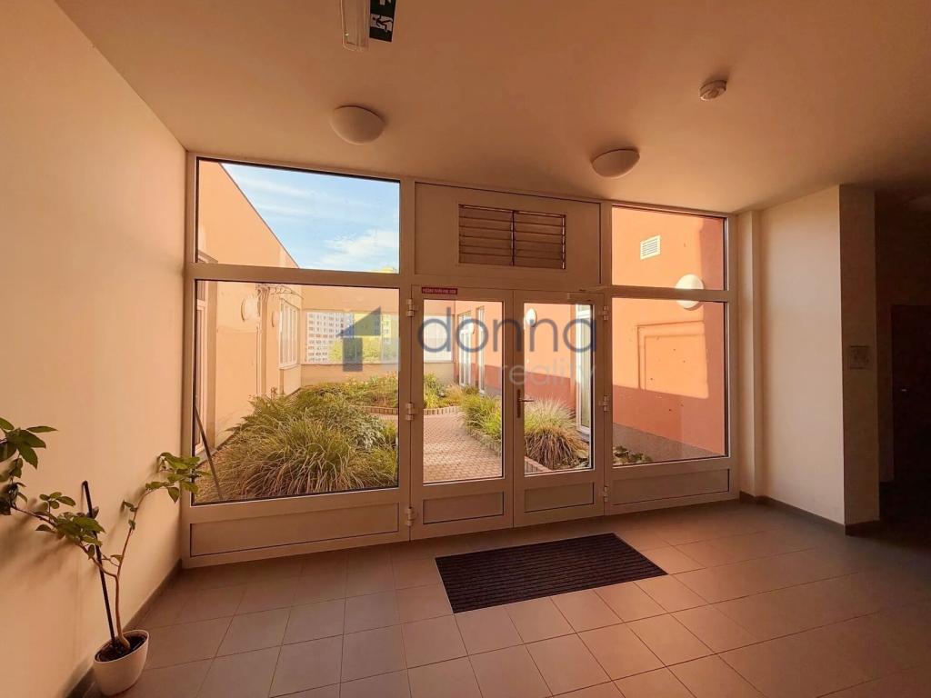 Pronájem bytu 2+kk 55 m2, Praha – náhled fotky 17