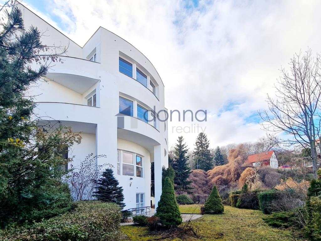 Pronájem domu 839 m2