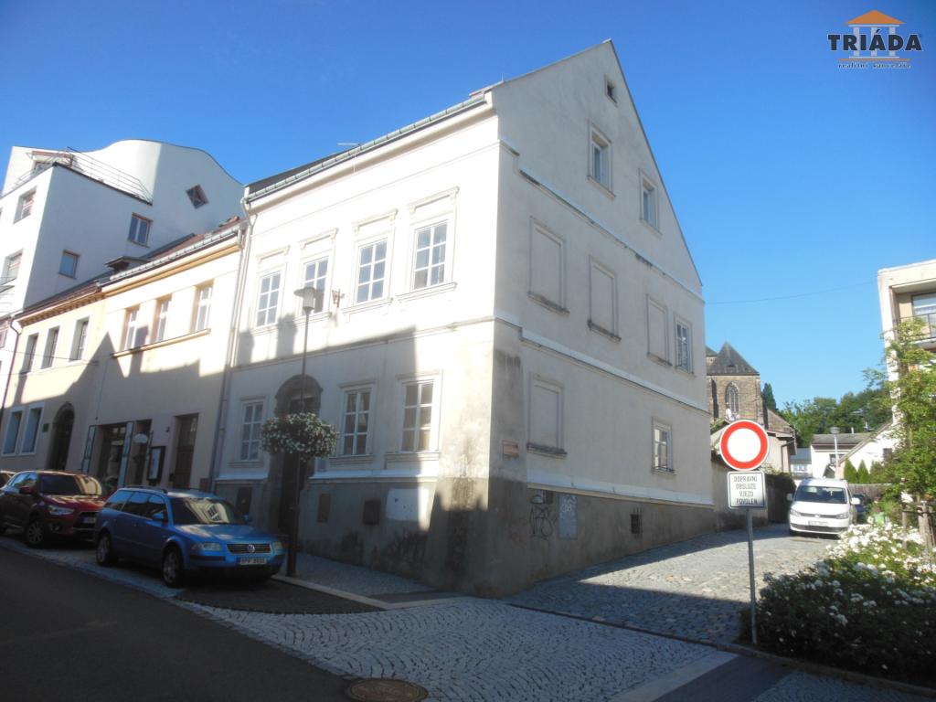 Dom, 320 m², działka 275 m²