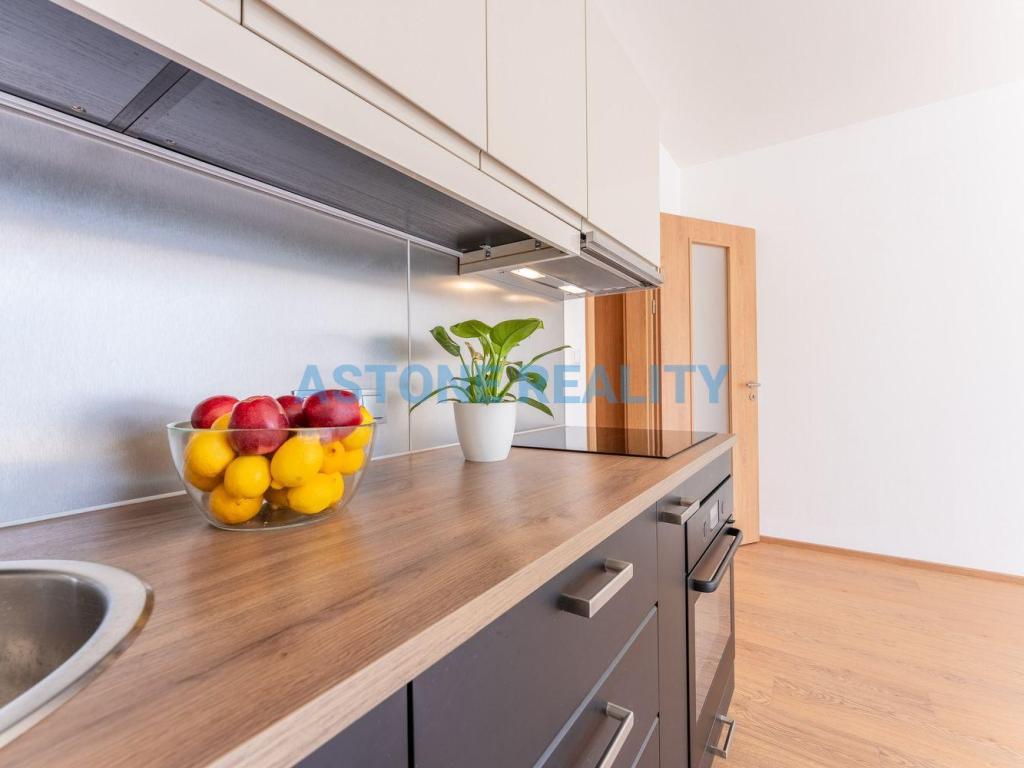Prodej bytu 1+kk 36 m2, Praha – náhled fotky 11