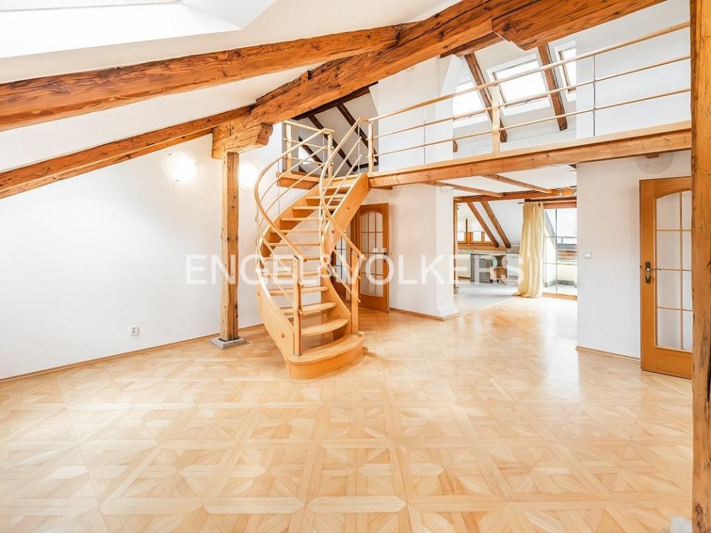 Pronájem bytu 4+kk 221 m2