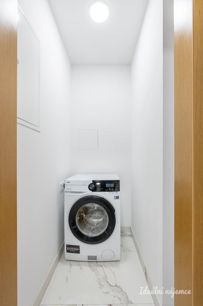 Pronájem bytu 2+kk 58 m2, Praha – náhled fotky 21