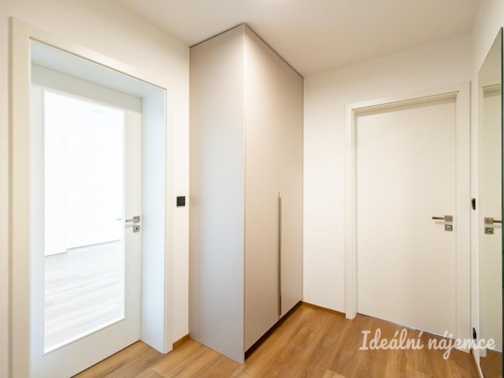 Pronájem bytu 2+kk 56 m2, Praha – náhled fotky 14