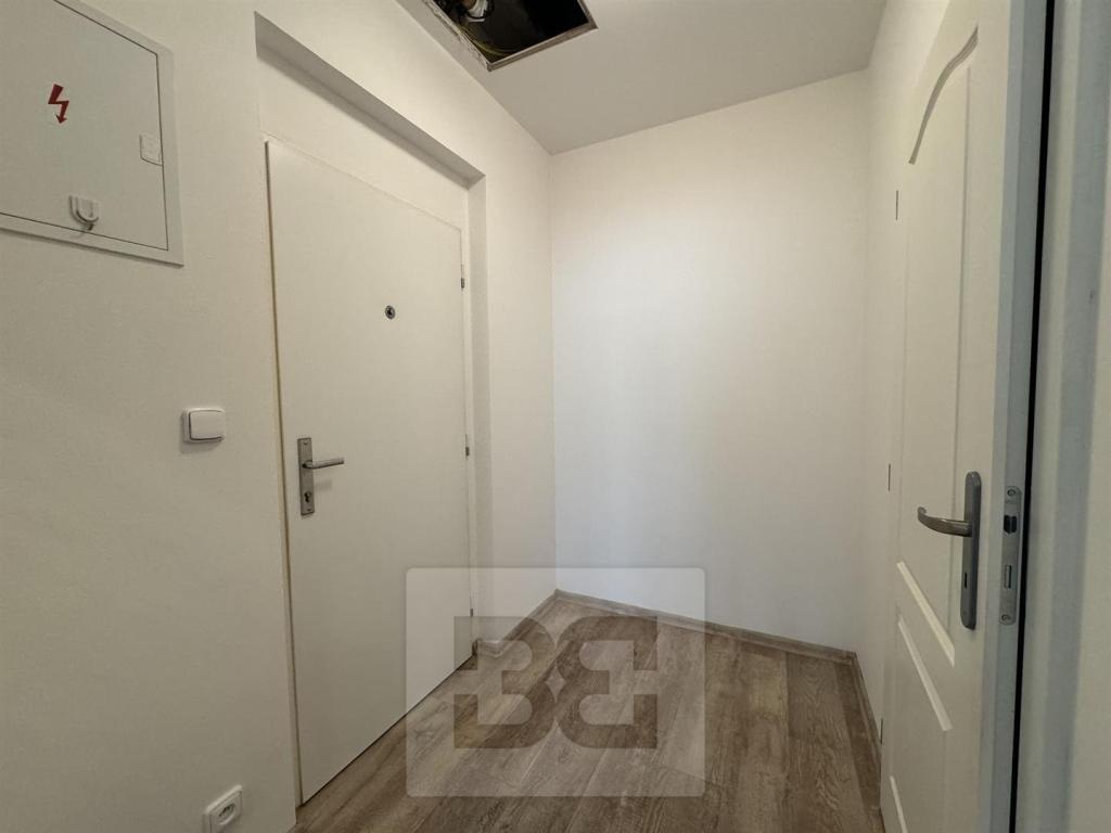 Pronájem bytu 1+kk 30 m2, Praha – náhled fotky 9