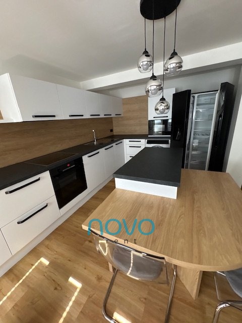 Pronájem bytu 3+1 115 m2, Praha – náhled fotky 24