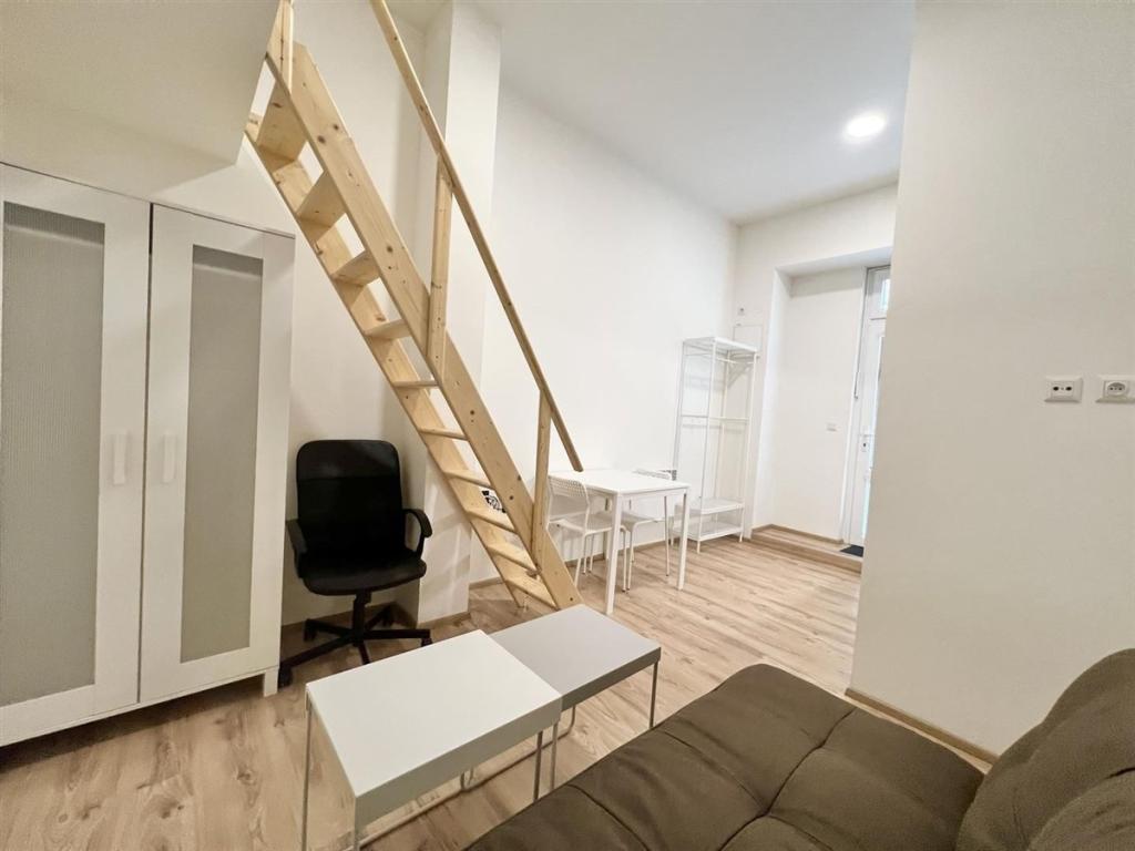 Pronájem bytu 1+kk 23 m2