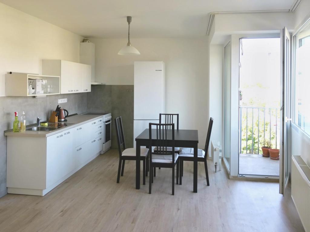 Pronájem bytu 2+kk 600 m2
