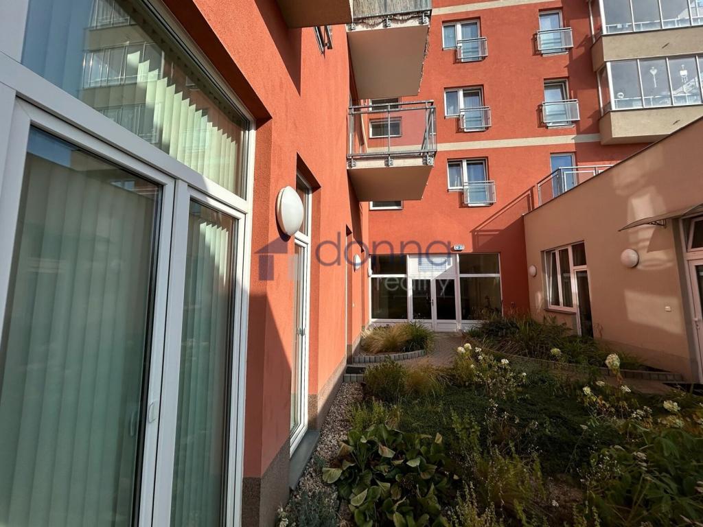 Pronájem bytu 2+kk 55 m2, Praha – náhled fotky 18