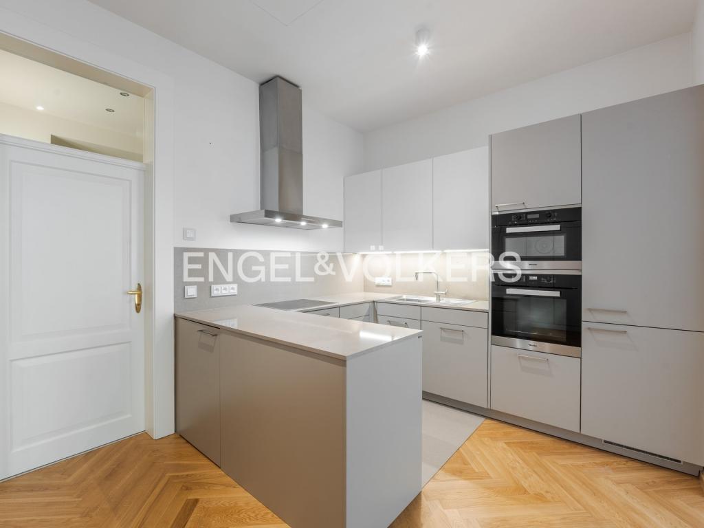 Pronájem bytu 2+kk 77 m2, Praha – náhled fotky 2