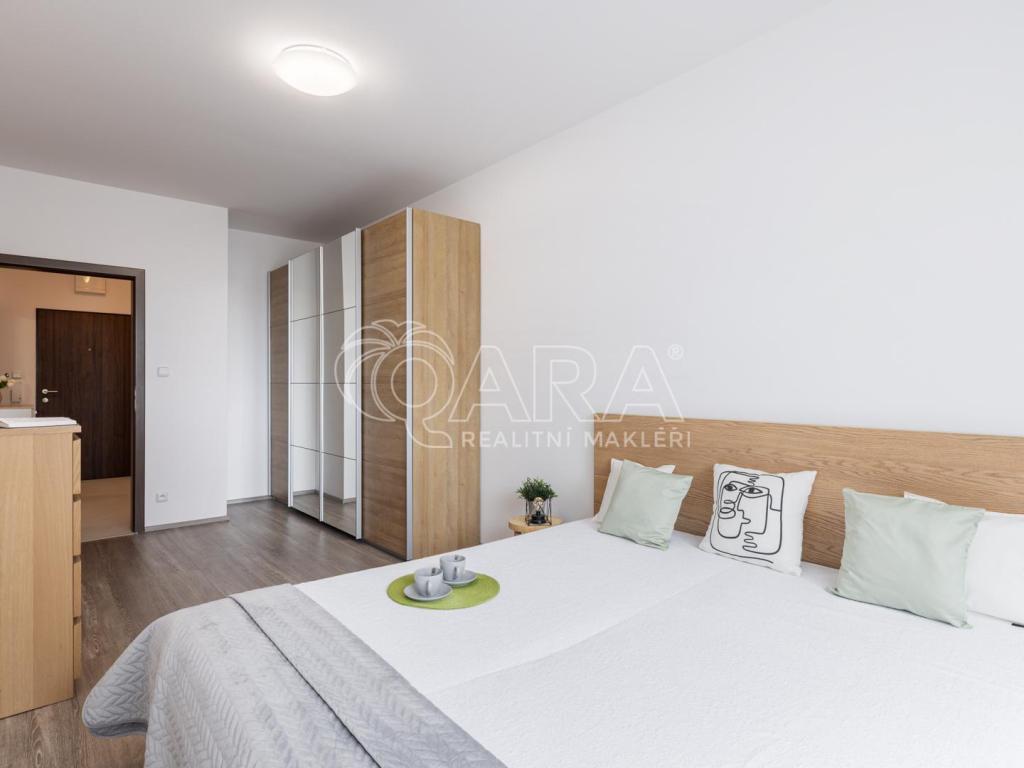 Pronájem bytu 2+kk 67 m2, Praha – náhled fotky 12