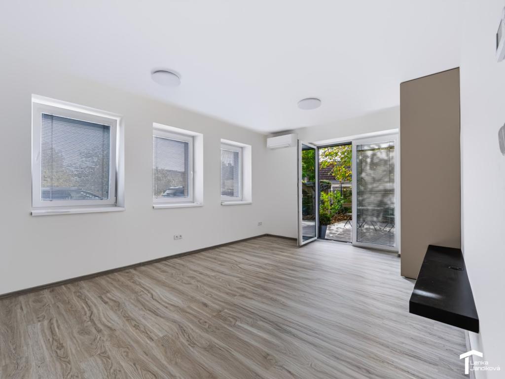 Pronájem bytu 1+kk 32 m2