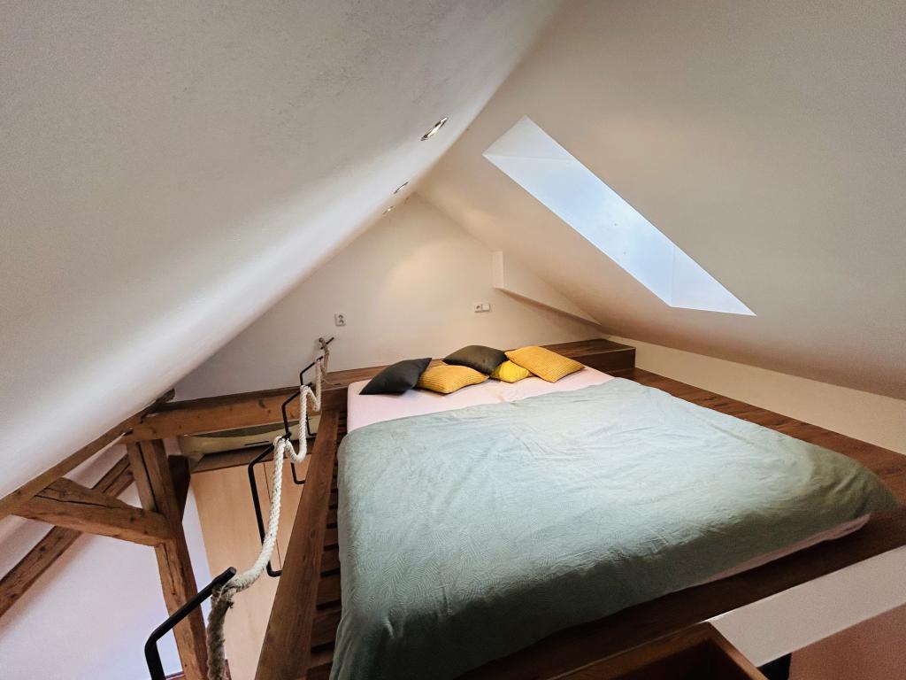 Pronájem bytu 1+1 85 m2