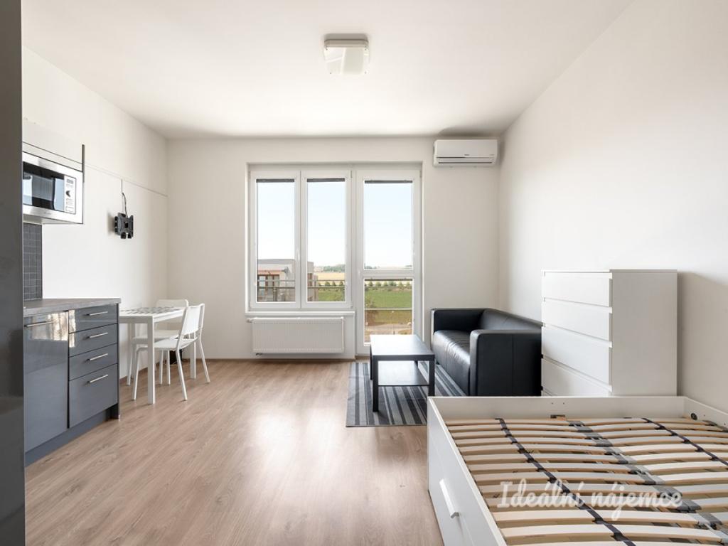 1-room apartment for rent · 33 m² · Praha — 779 €/mo