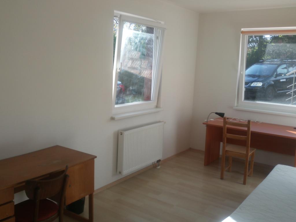 Spolubydleni bytu celý pokoj 20 m2