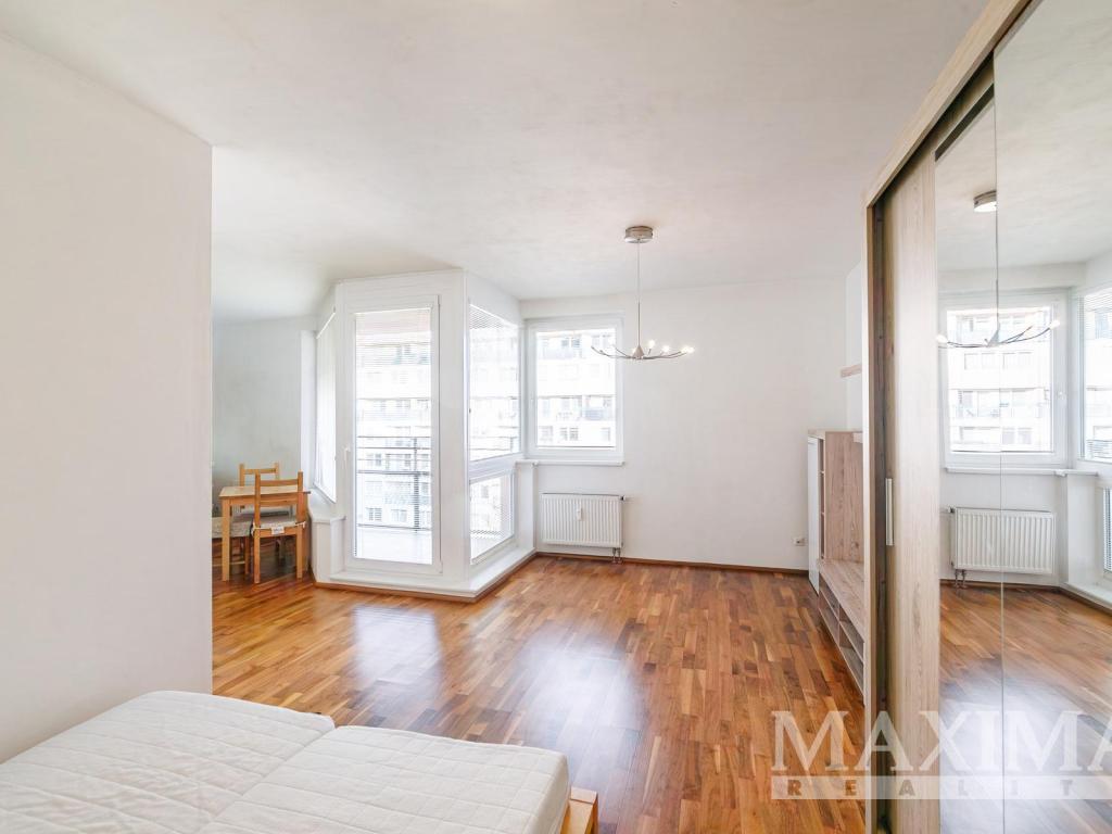 Pronájem bytu 1+kk 40 m2, Praha – náhled fotky 28