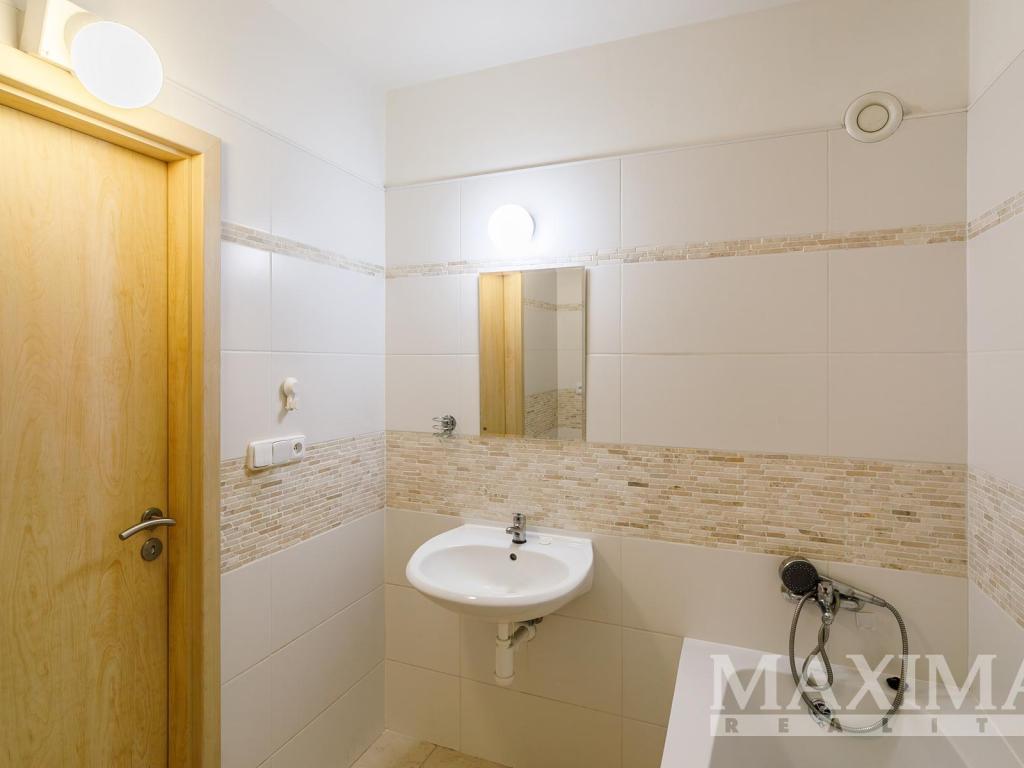 Pronájem bytu 3+kk 67 m2, Praha – náhled fotky 12